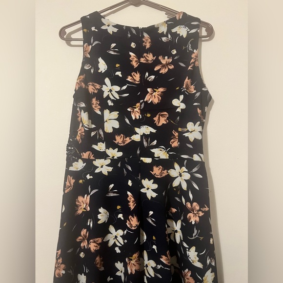 Homeyee Navy/floral woman’s dress 🌟🌸 - Picture 5 of 8